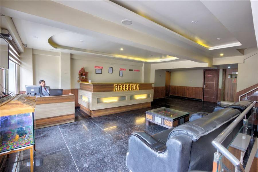 Hotel Neelam Manali Near Volvo Bus Stand Manali Ngoại thất bức ảnh