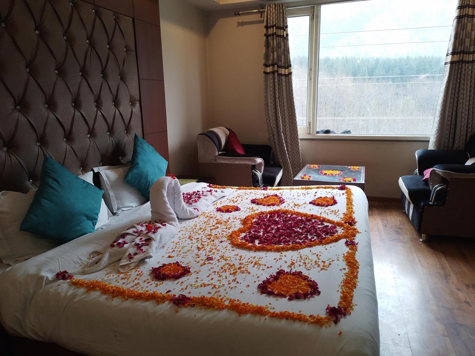 Hotel Neelam Manali Near Volvo Bus Stand Manali Ngoại thất bức ảnh